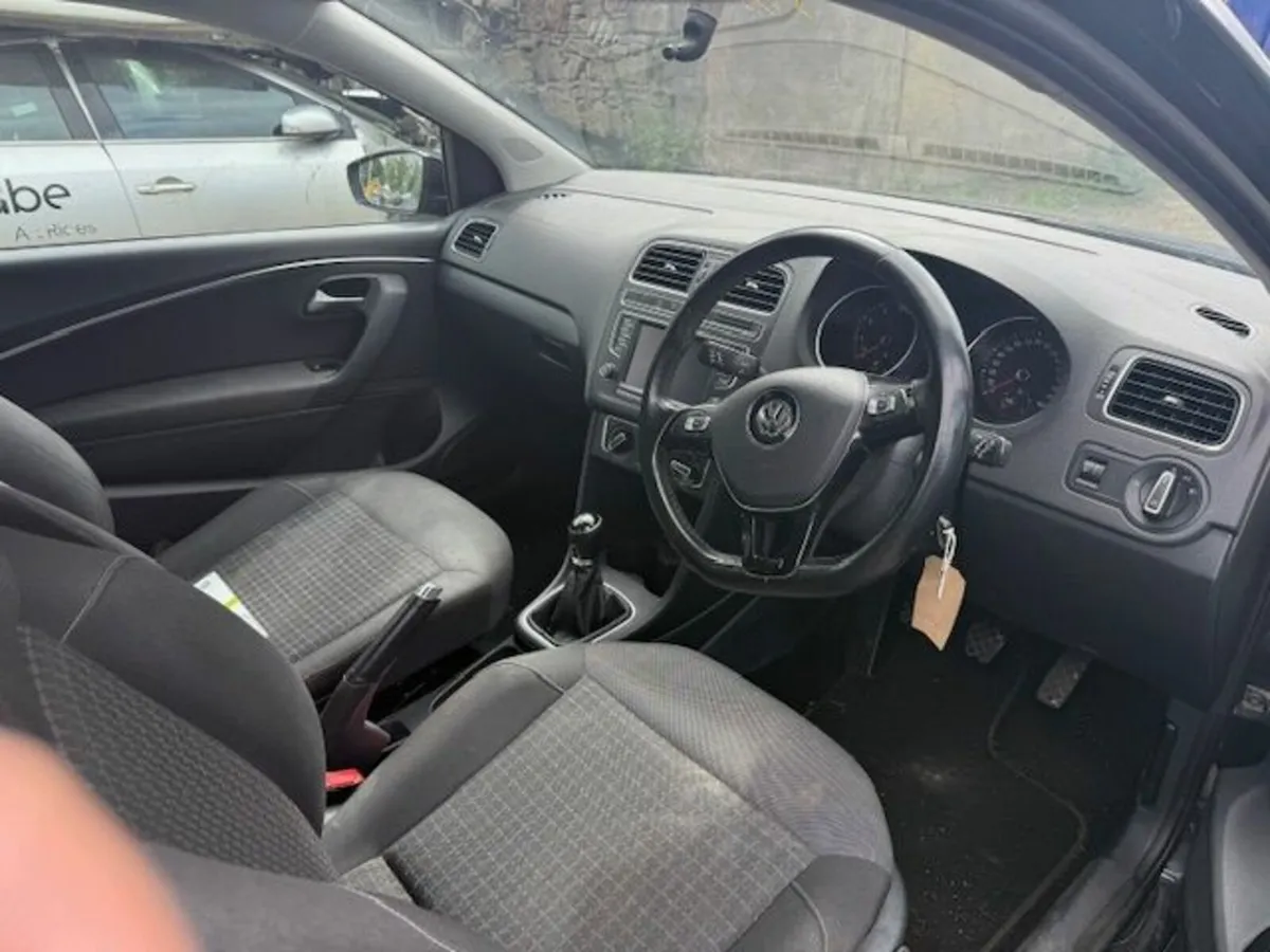 2014 VOLKSWAGEN POLO 1.0L-P - Image 4