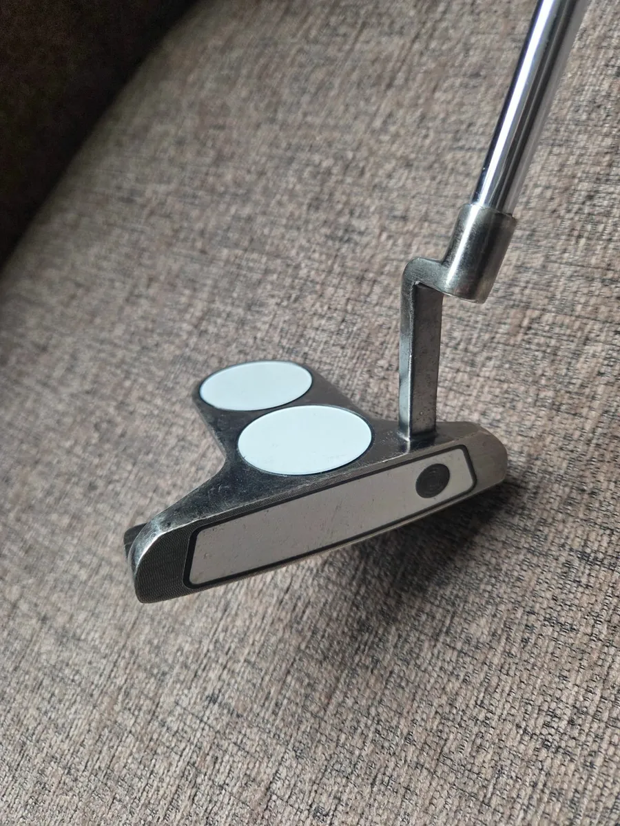 Odyessey 2 ball blade putter - Image 1