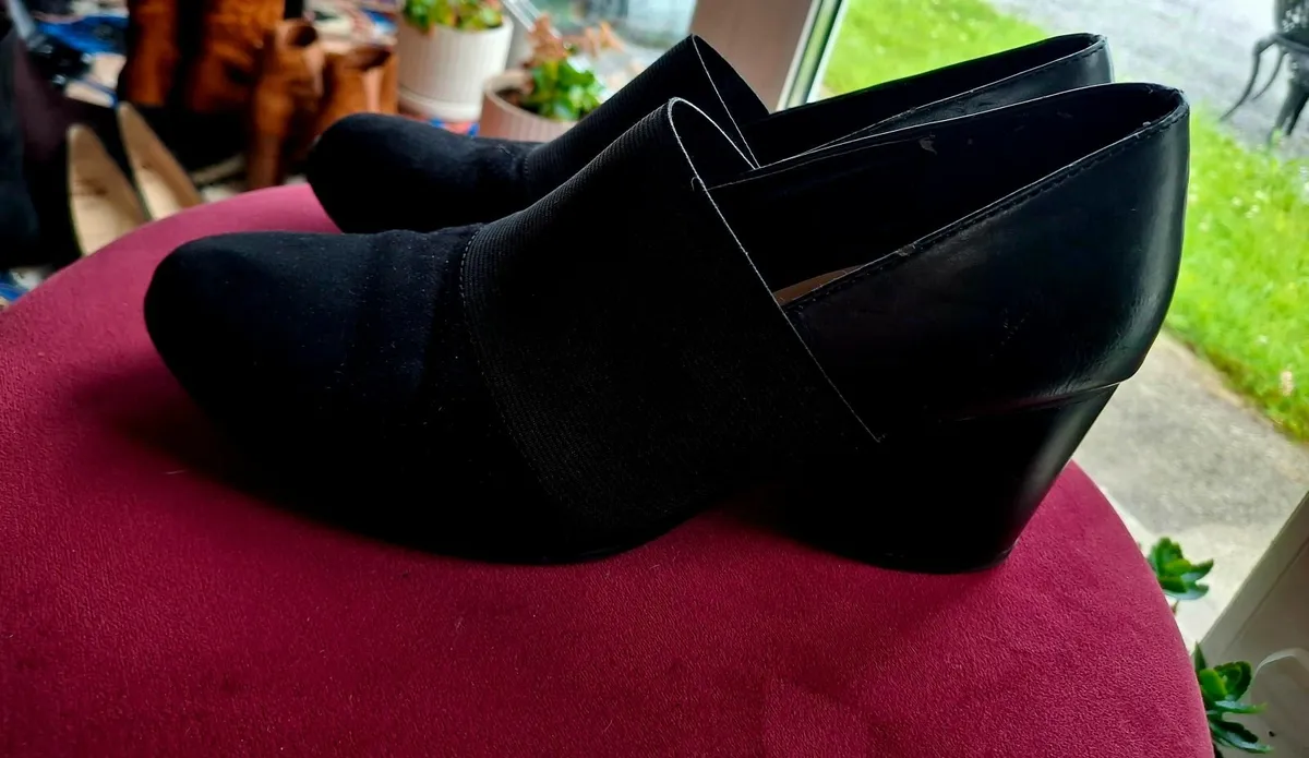 Suede black≤ather shoes - Image 1