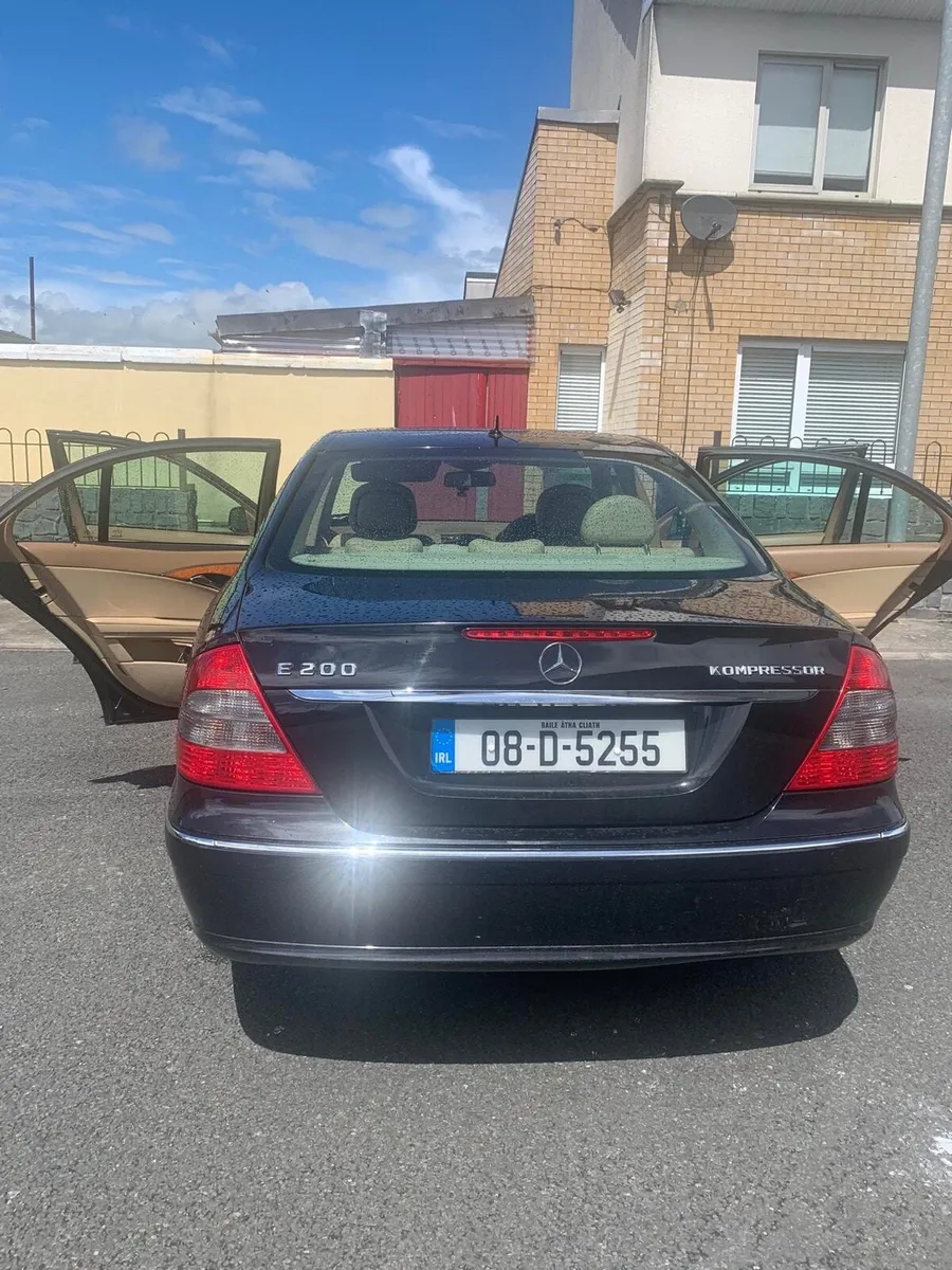 Mercedes E200 - Image 2