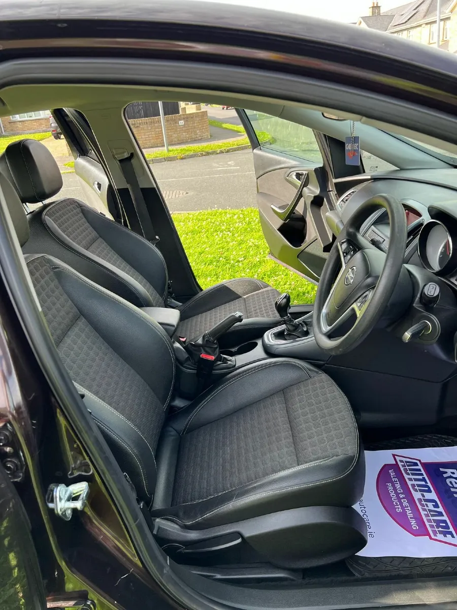 Opel Astra 2013 - Image 1