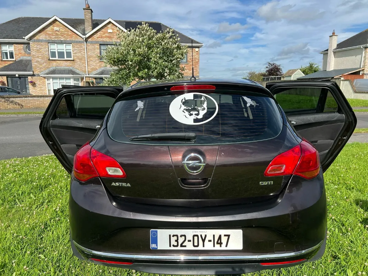 Opel Astra 2013 - Image 2