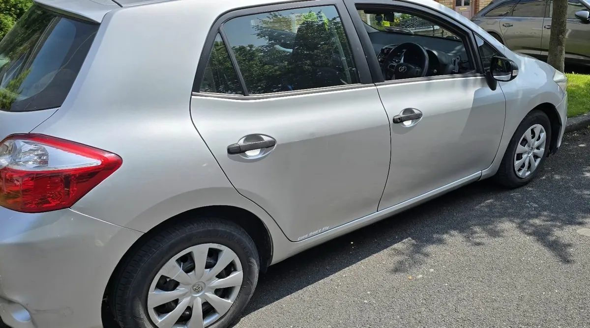 Toyota Auris 2010 - Image 3