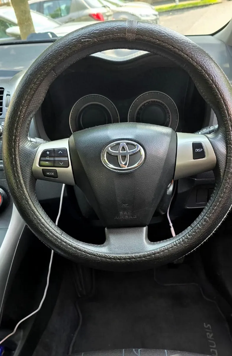 Toyota Auris 2010 - Image 4
