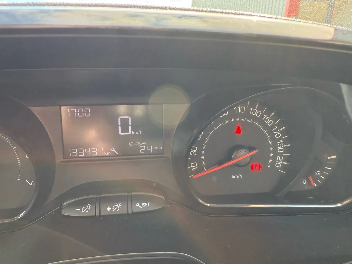 2015 Peugeot 208 - Image 2