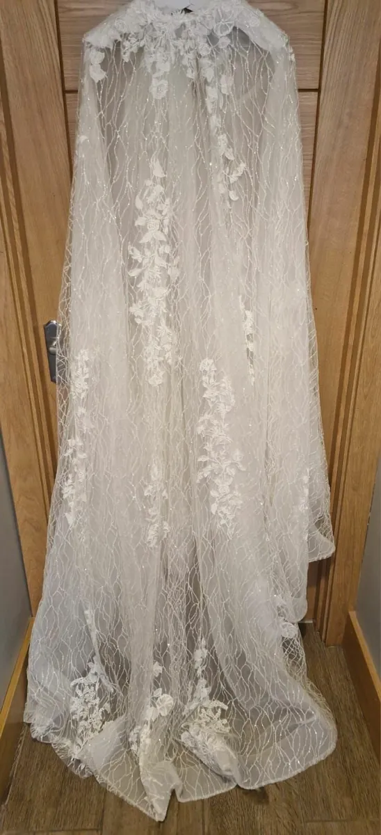 Wedding dress - Image 2