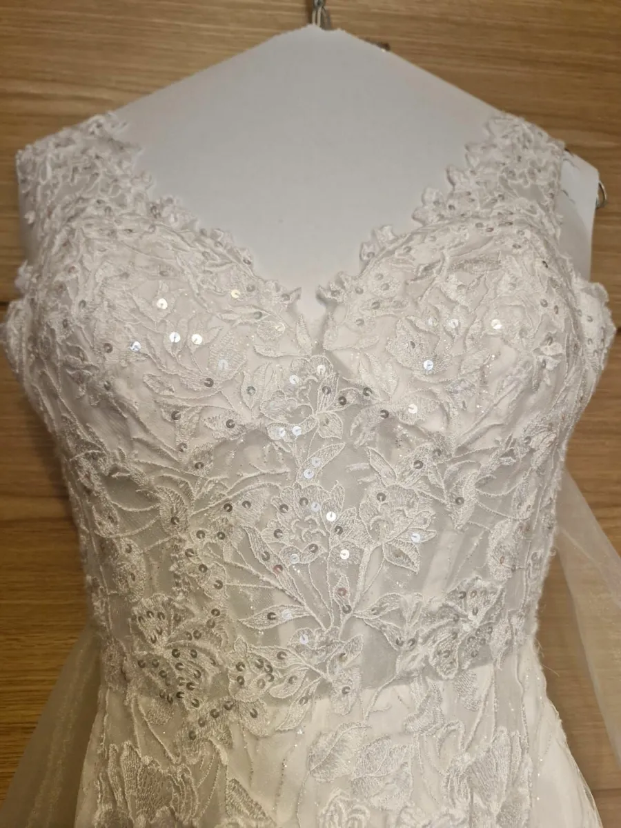 Wedding dress - Image 4