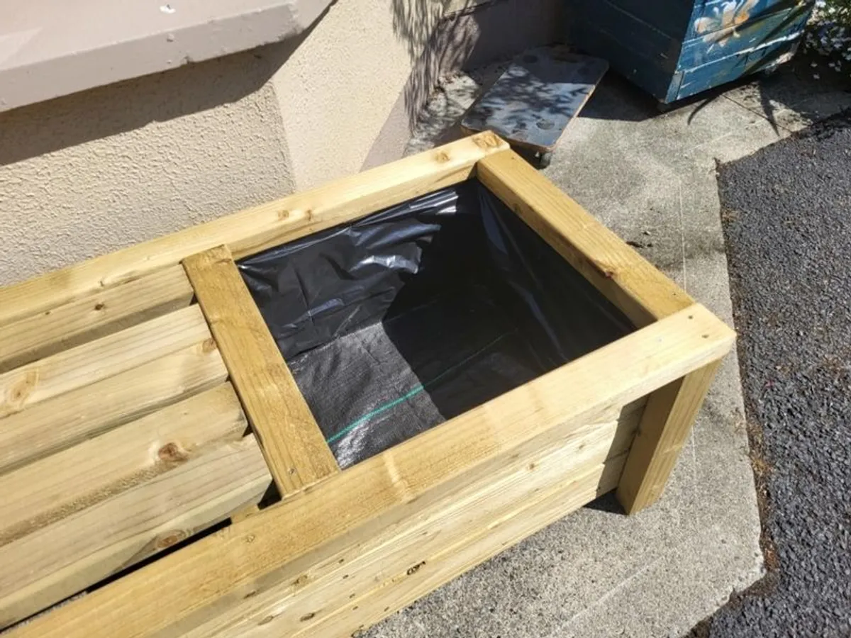 8ft bench with planters - Image 3