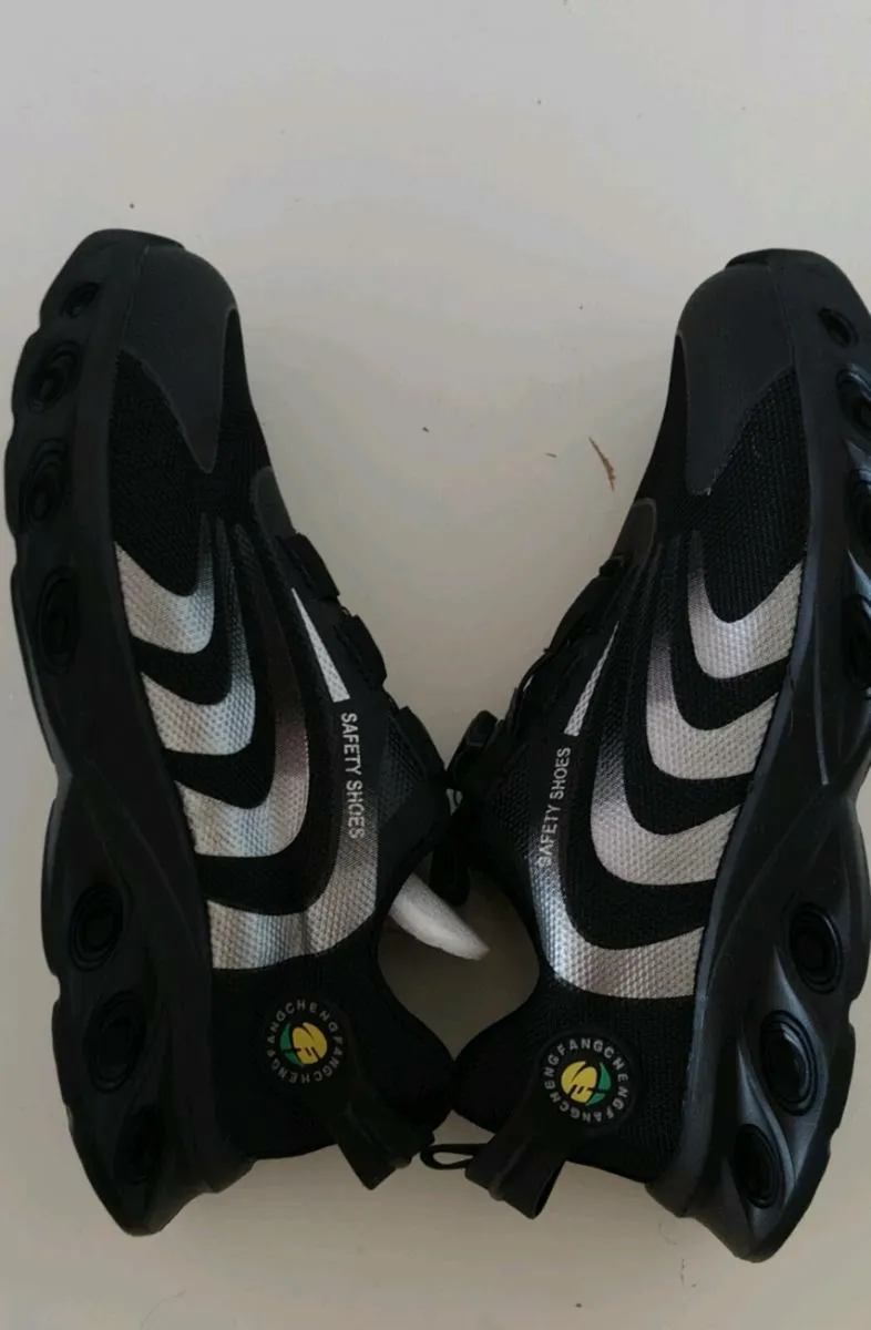 Brand new safety boots, size 8 - Image 1