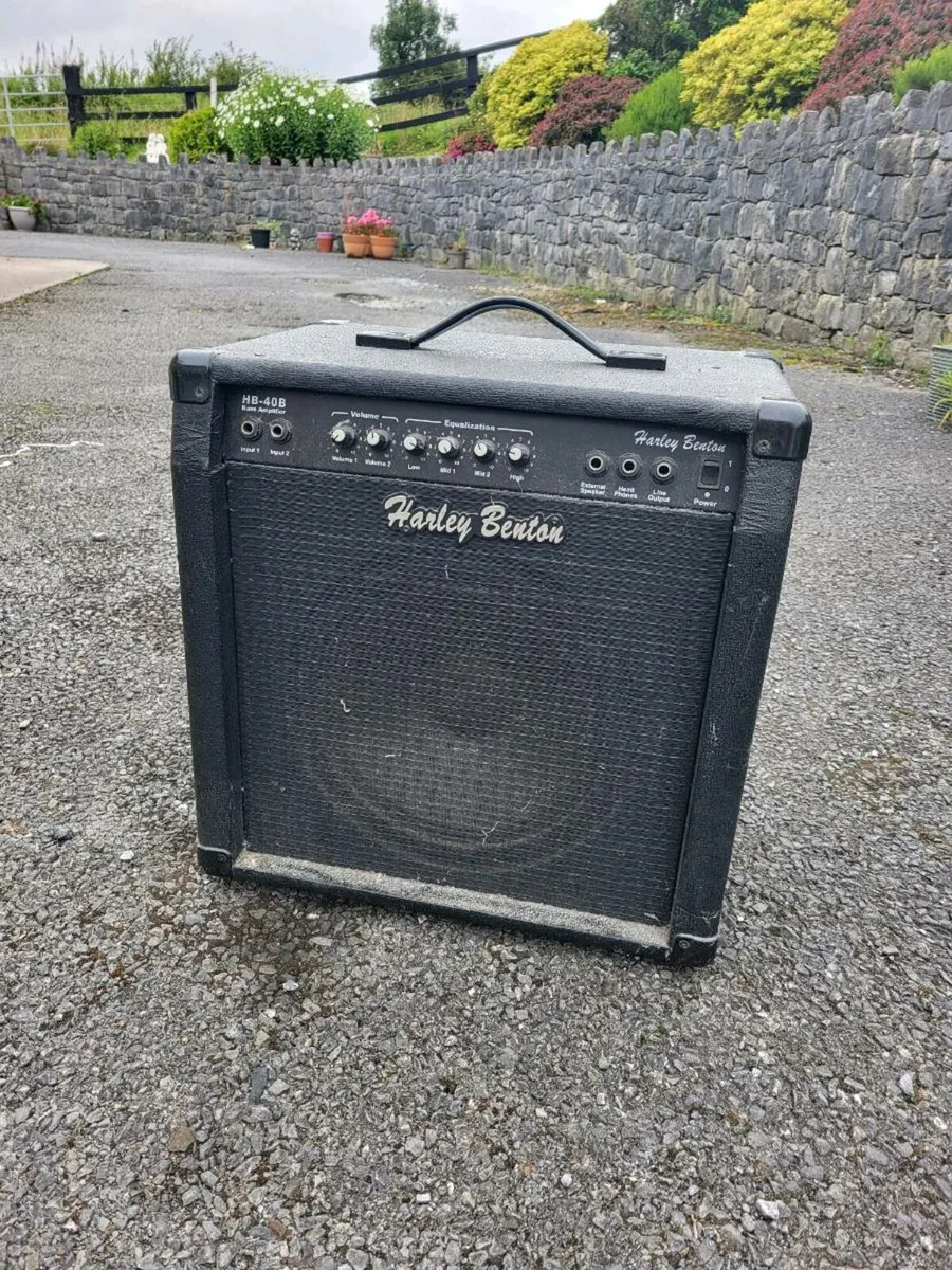 Harley Benton bass amplifier