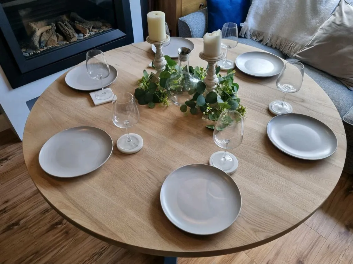 Stunning Extra Large Round OAK Table - Image 4