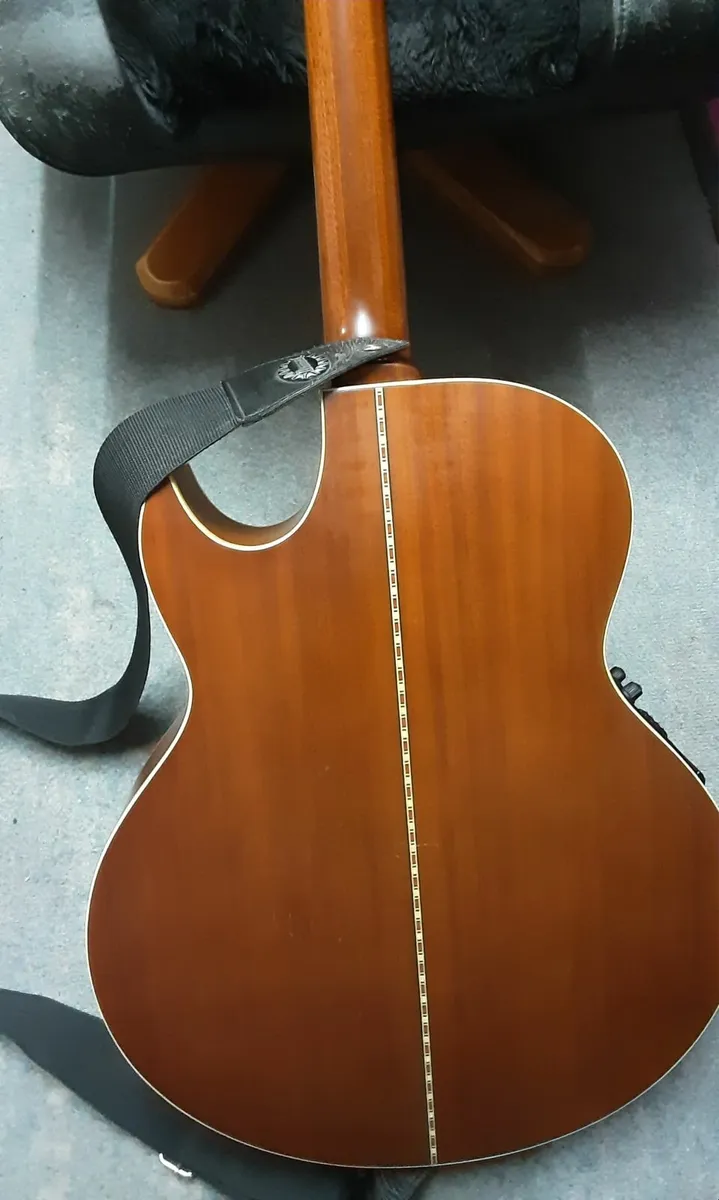 Acoustic guitar - Image 4