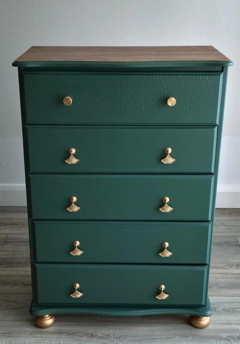 Solid wood chest of drawers - Image 1