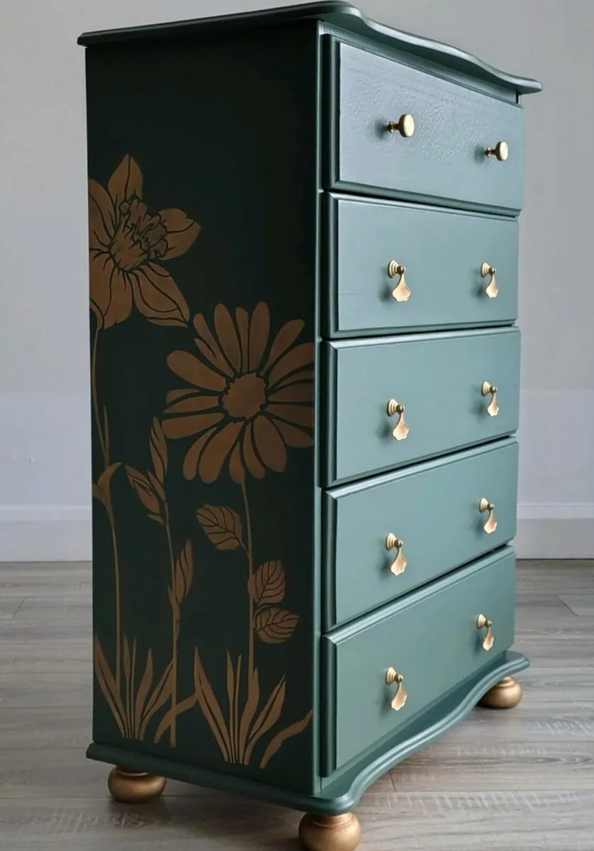 Solid wood chest of drawers - Image 2