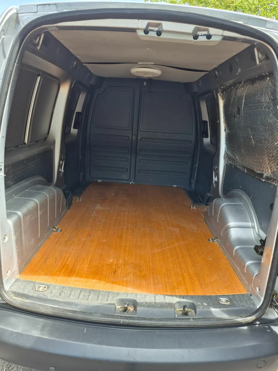 Volkswagen Caddy Maxi 2012 - Image 2