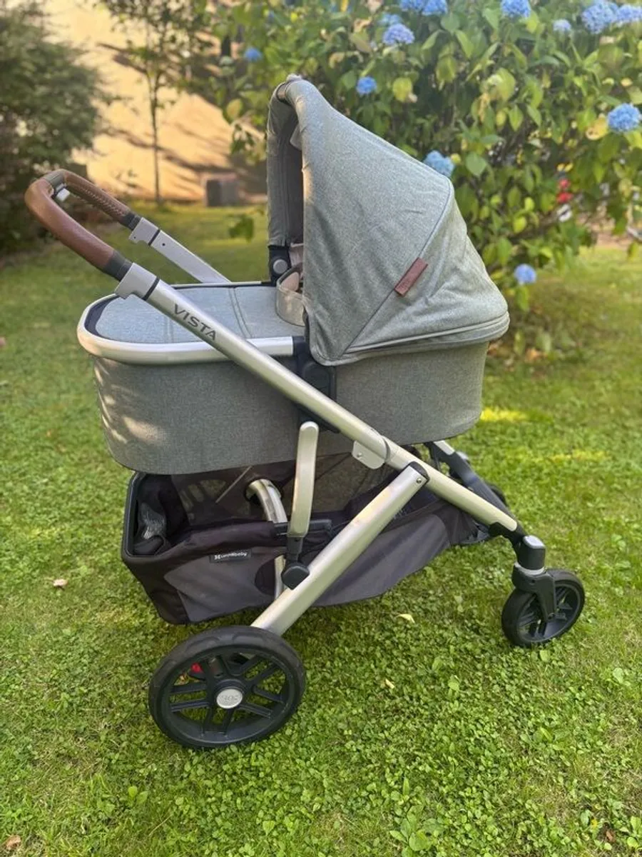 Uppababy Vista V2 Travel System with Car Seat - Image 2