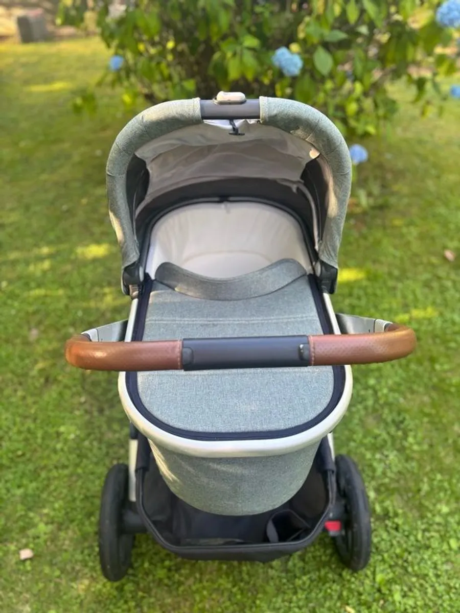 Uppababy Vista V2 Travel System with Car Seat - Image 3