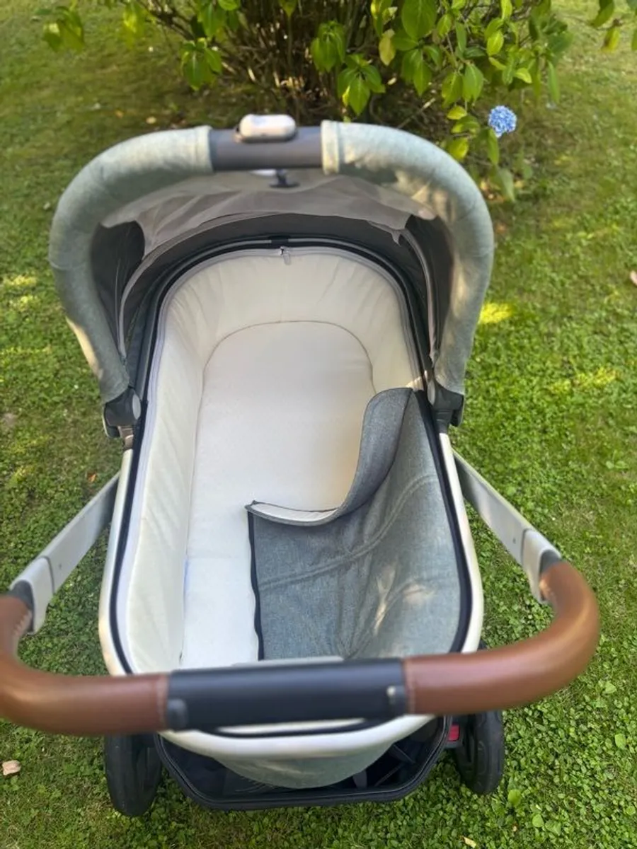 Uppababy Vista V2 Travel System with Car Seat - Image 4