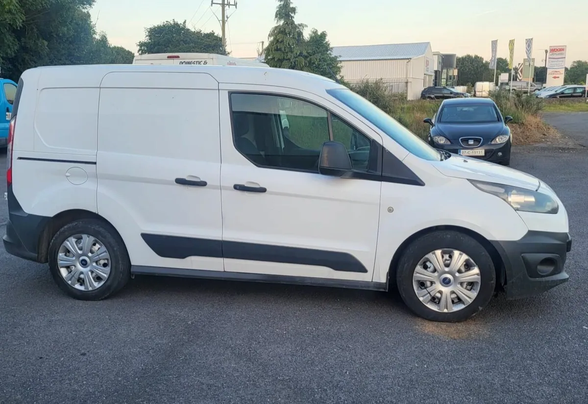 142 Ford Transit Connect Crewcab - Image 2