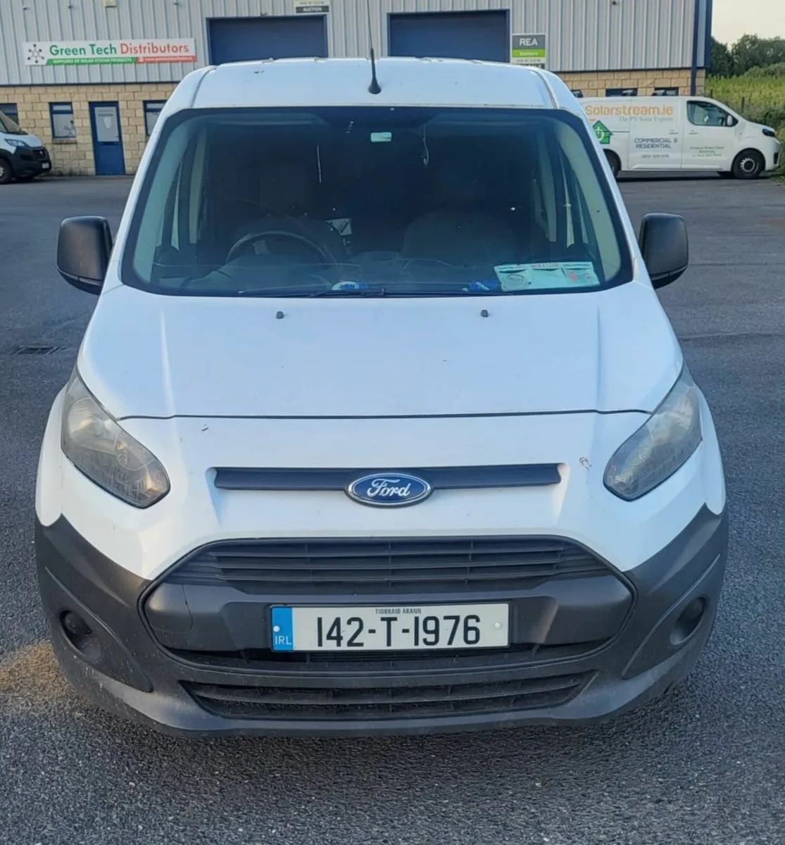 142 Ford Transit Connect Crewcab - Image 4