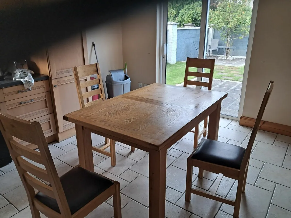 Table and 4 chairs - Image 2