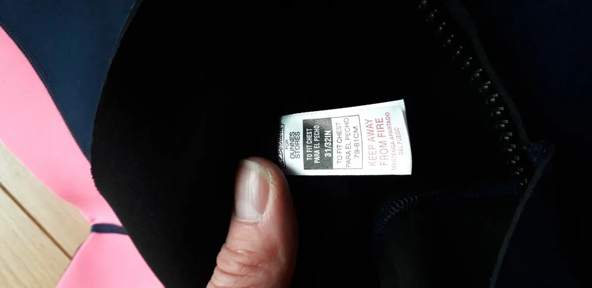 Childrens wet suits - Image 1
