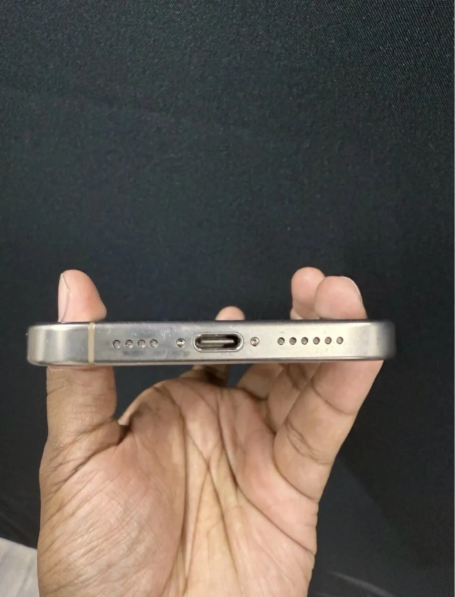 iPhone 16 pro max 256GB white Titanium unlocked - Image 3