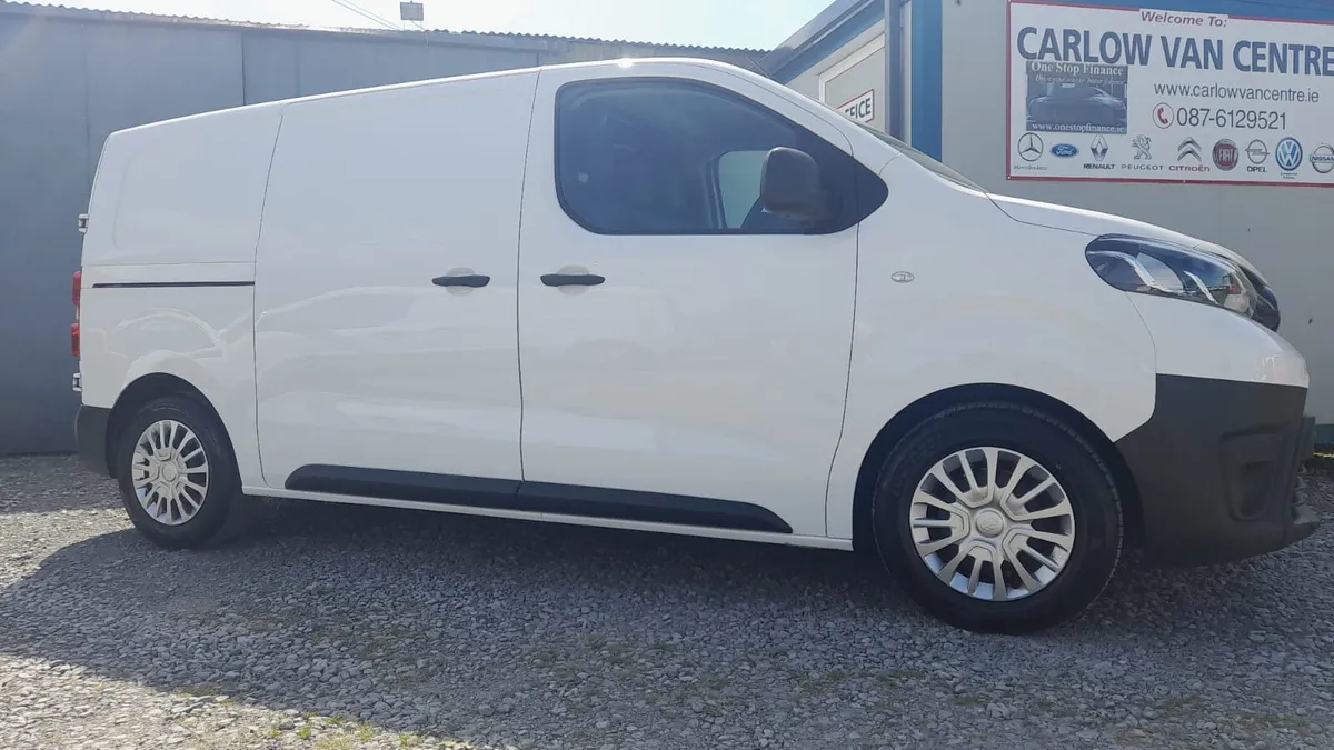 221 Toyota Proace 1.5 d 120 icon mwb - Image 1