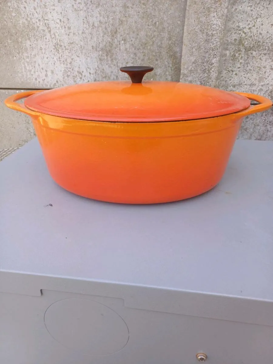 Vintage Cast-iron Casserole Dish - Image 1