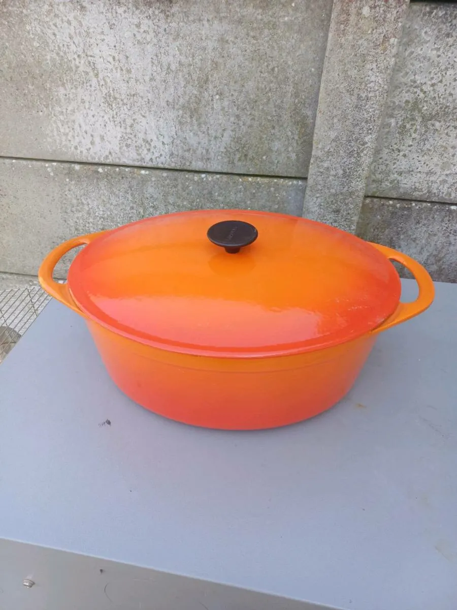 Vintage Cast-iron Casserole Dish - Image 2