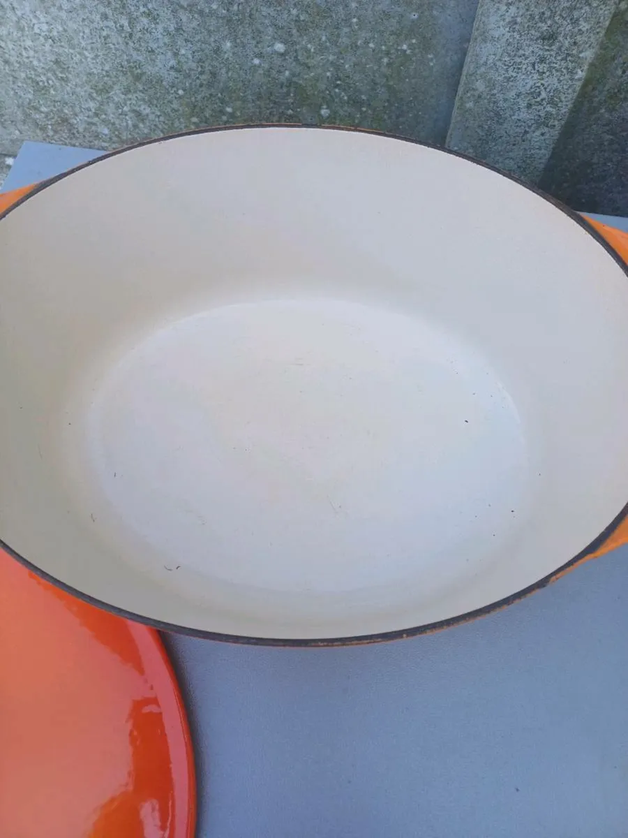 Vintage Cast-iron Casserole Dish - Image 4
