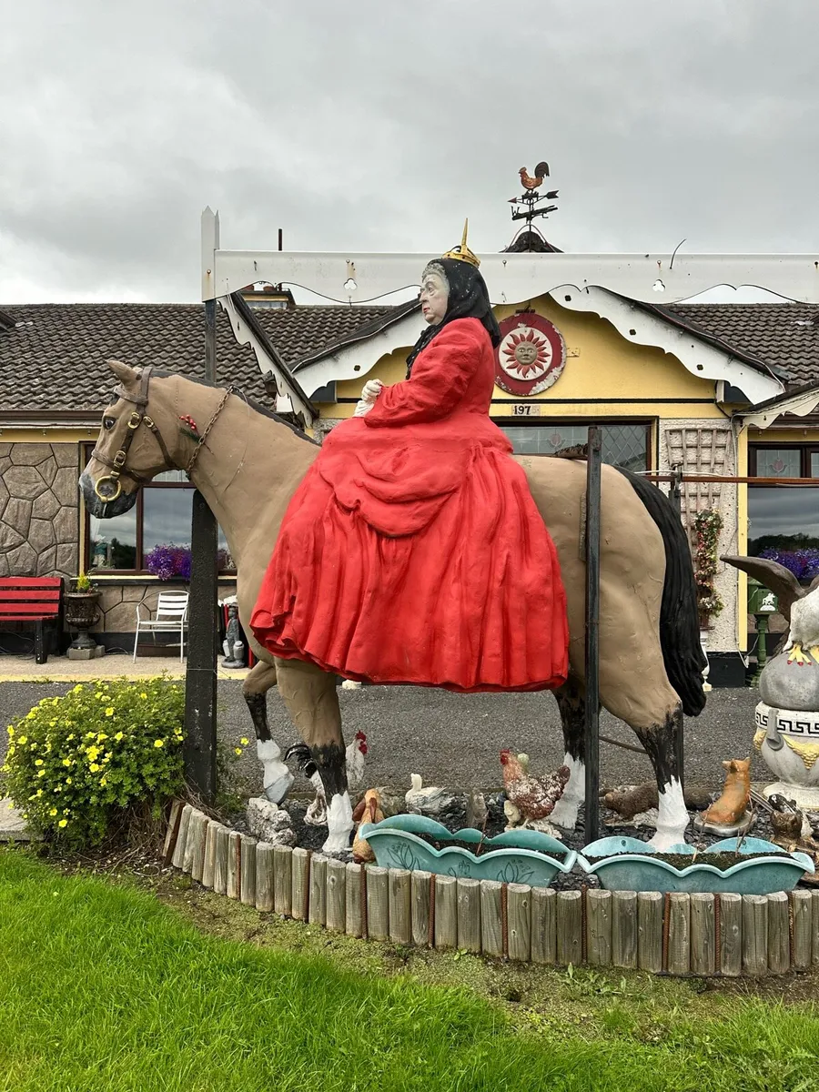 Garden statue - Image 1