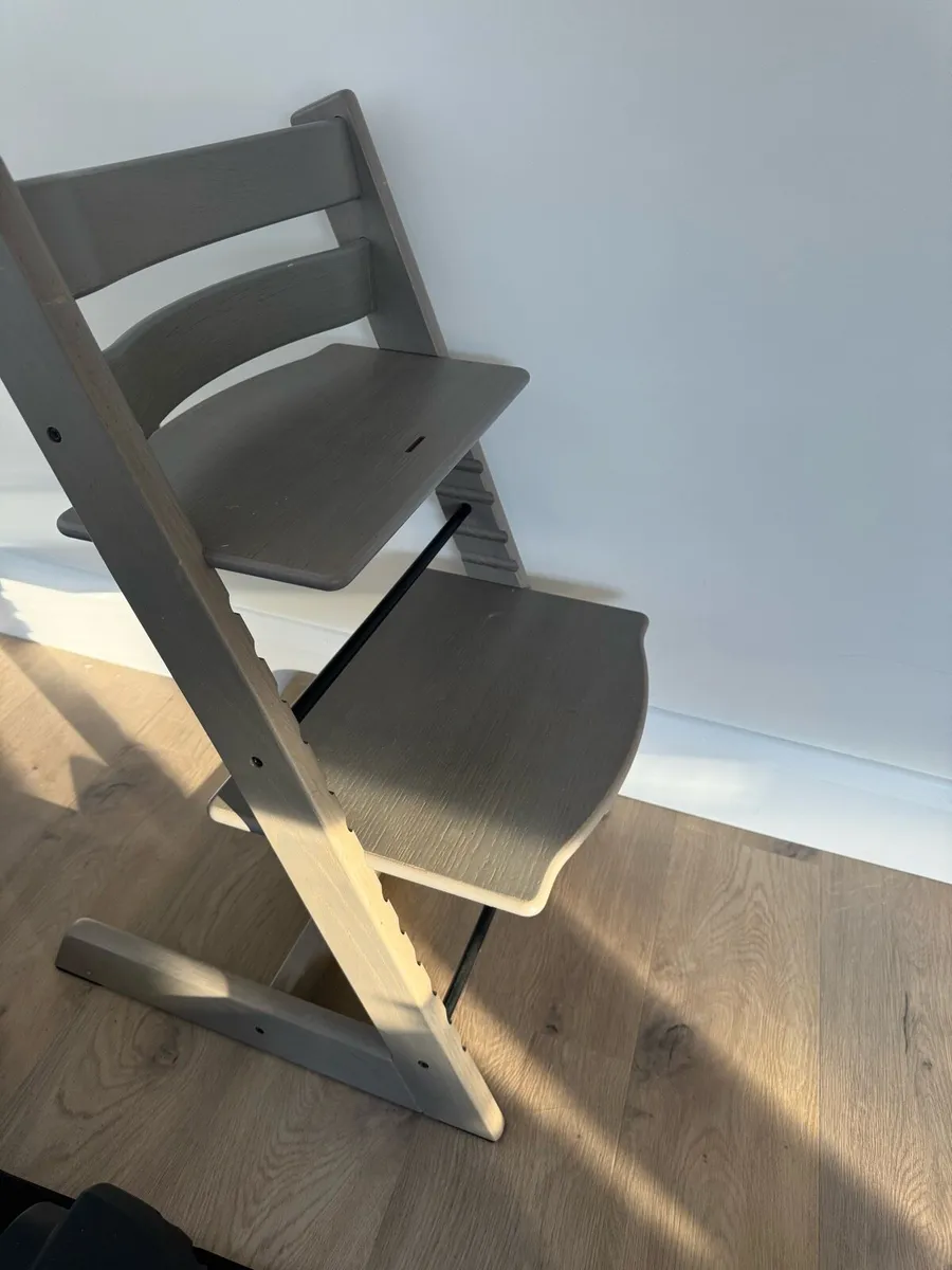 Tripp Trapp high chair with accessories - Image 3