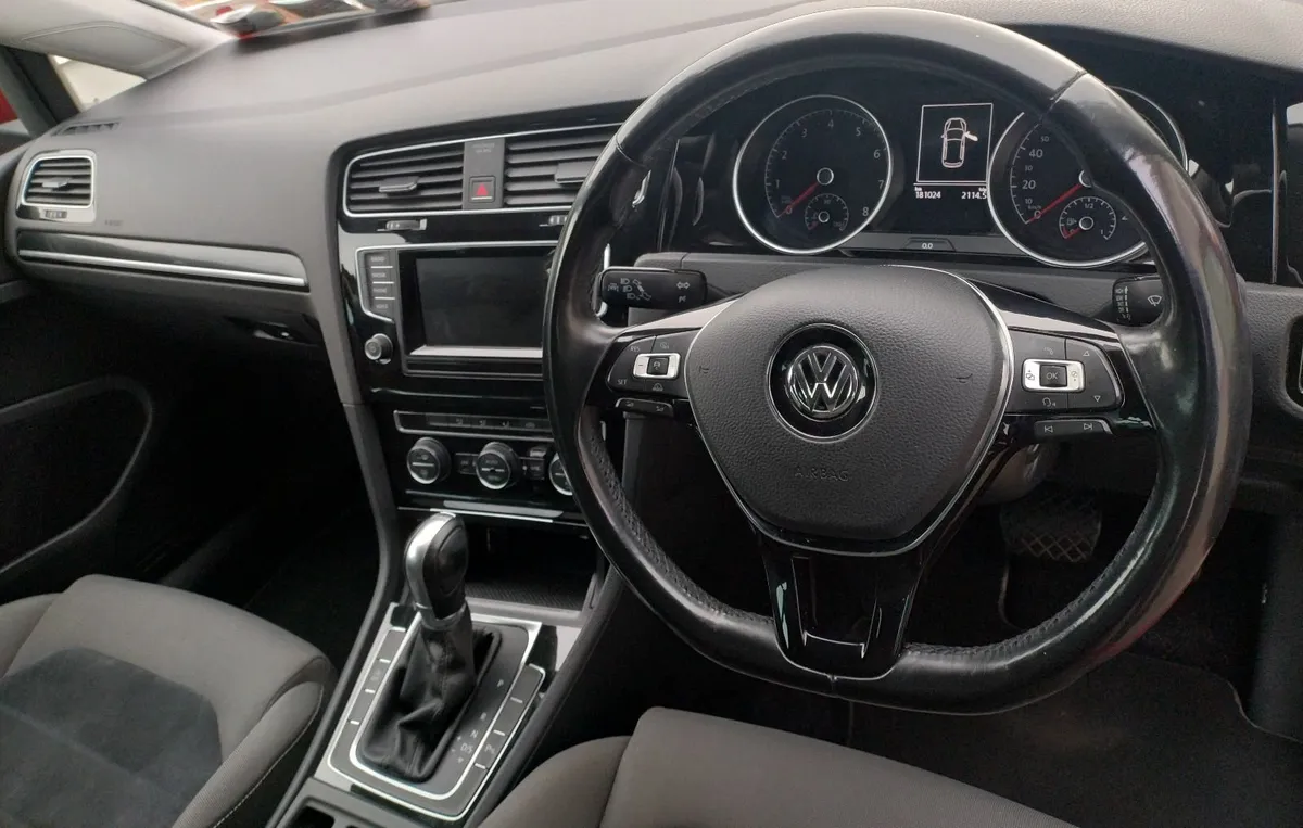 Volkswagen Golf 2015 Highline automatic - Image 1
