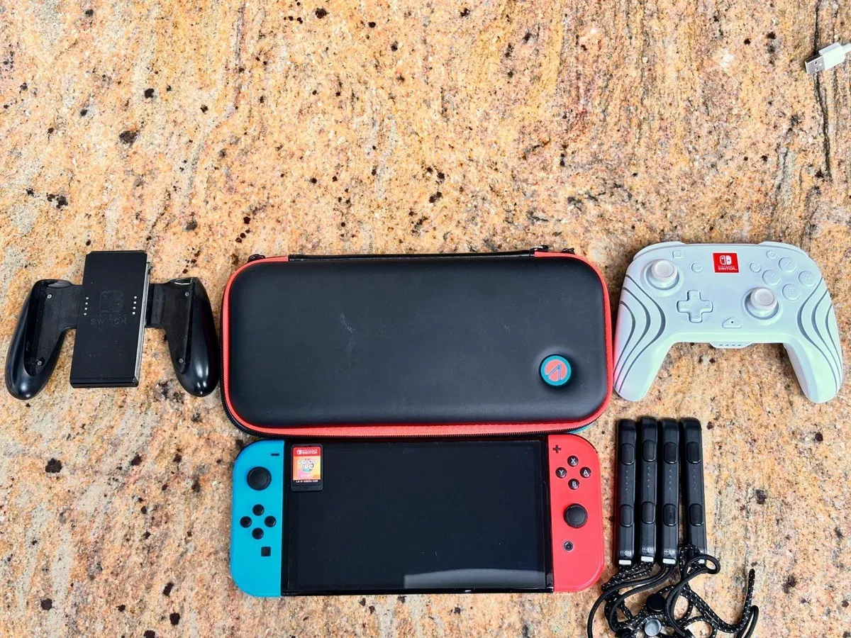 Nintendo Switch OLED + MICRO SD 128GB - Image 1