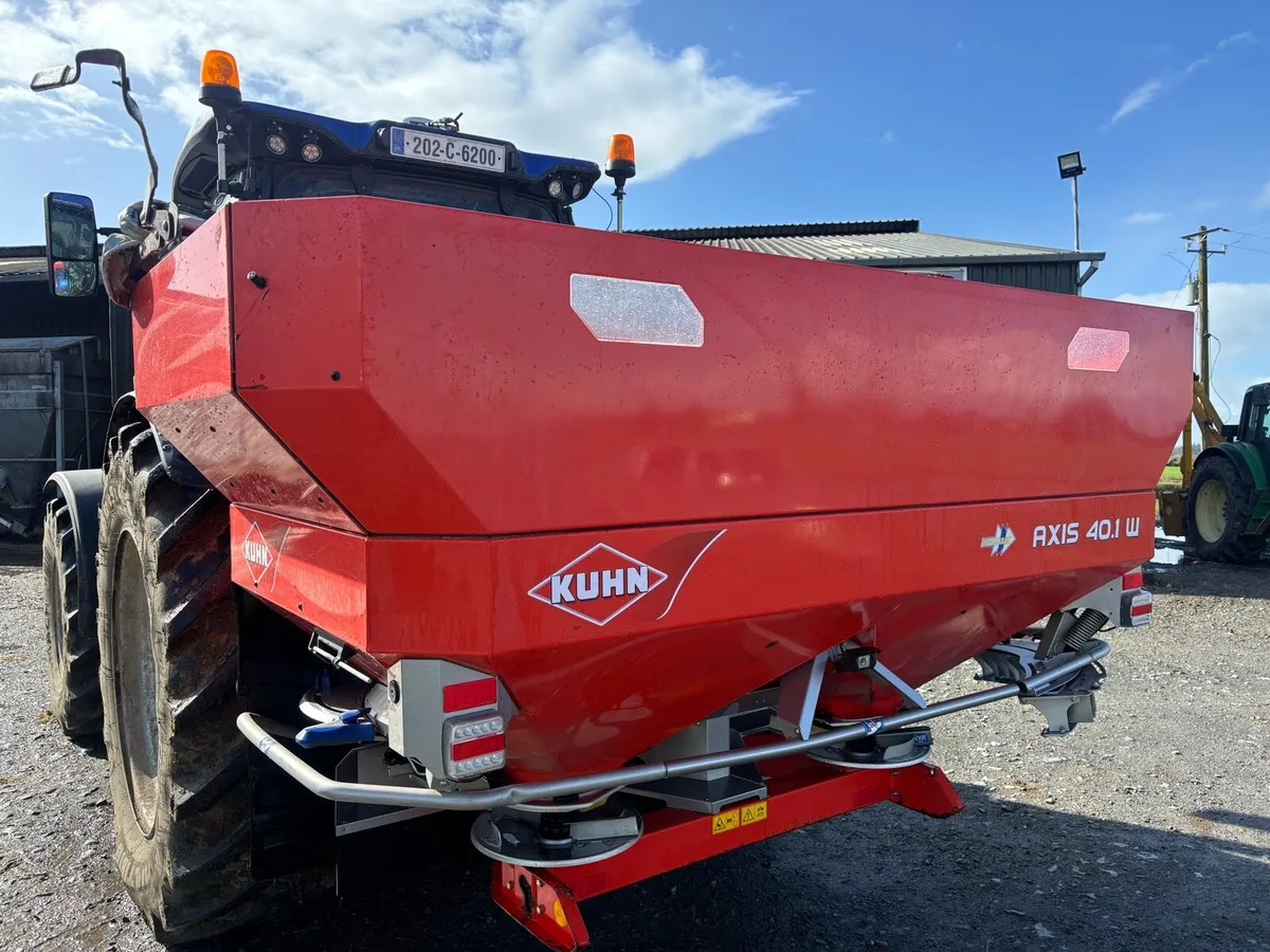 Kuhn fertiliser spreader - Image 1