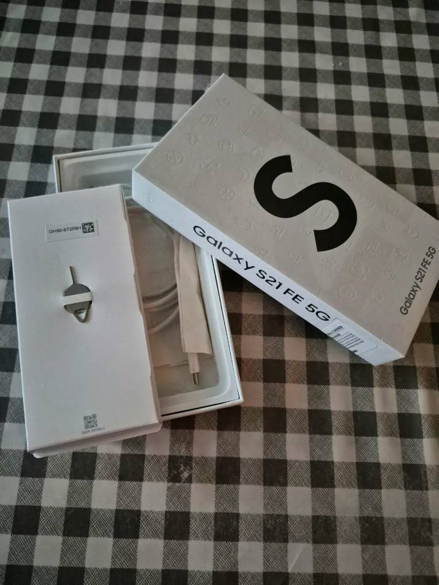 Samsung S21 fe - Image 1