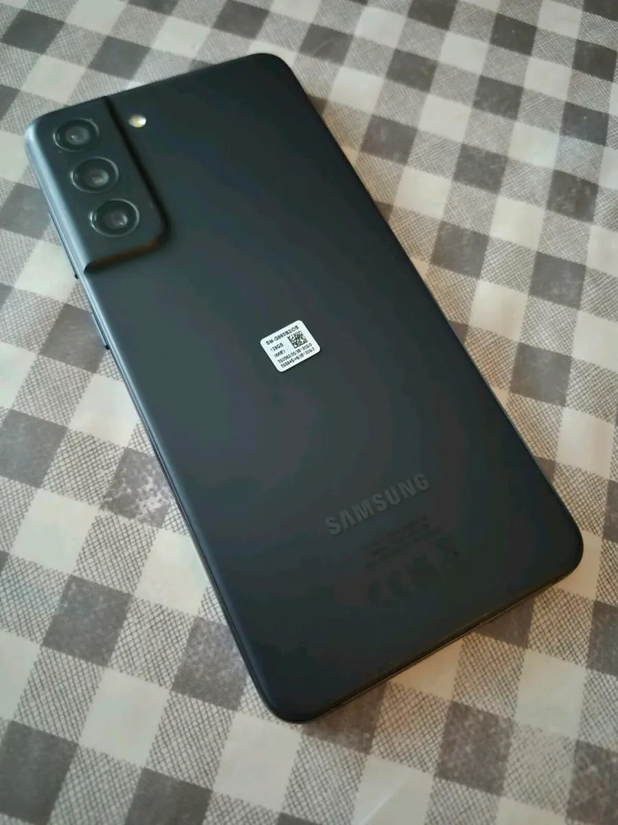 Samsung S21 fe - Image 3