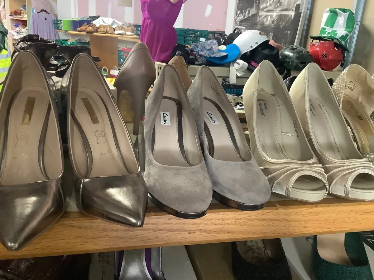 50 pairs of ladies shoes sizes 3-8 €50 - Image 1