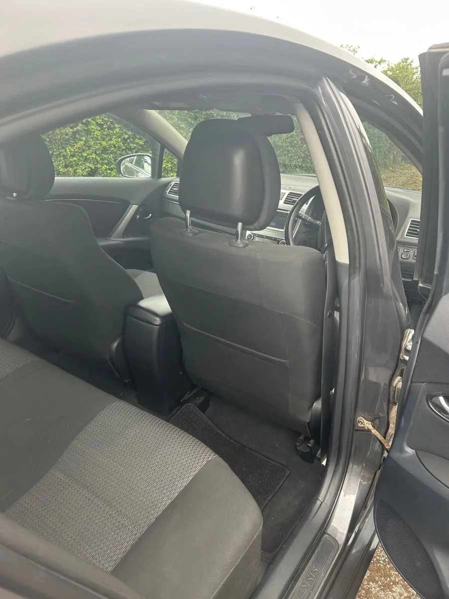Toyota Avensis 2013 - Image 1
