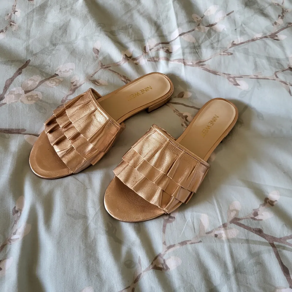 Ladies Shoes - Image 1