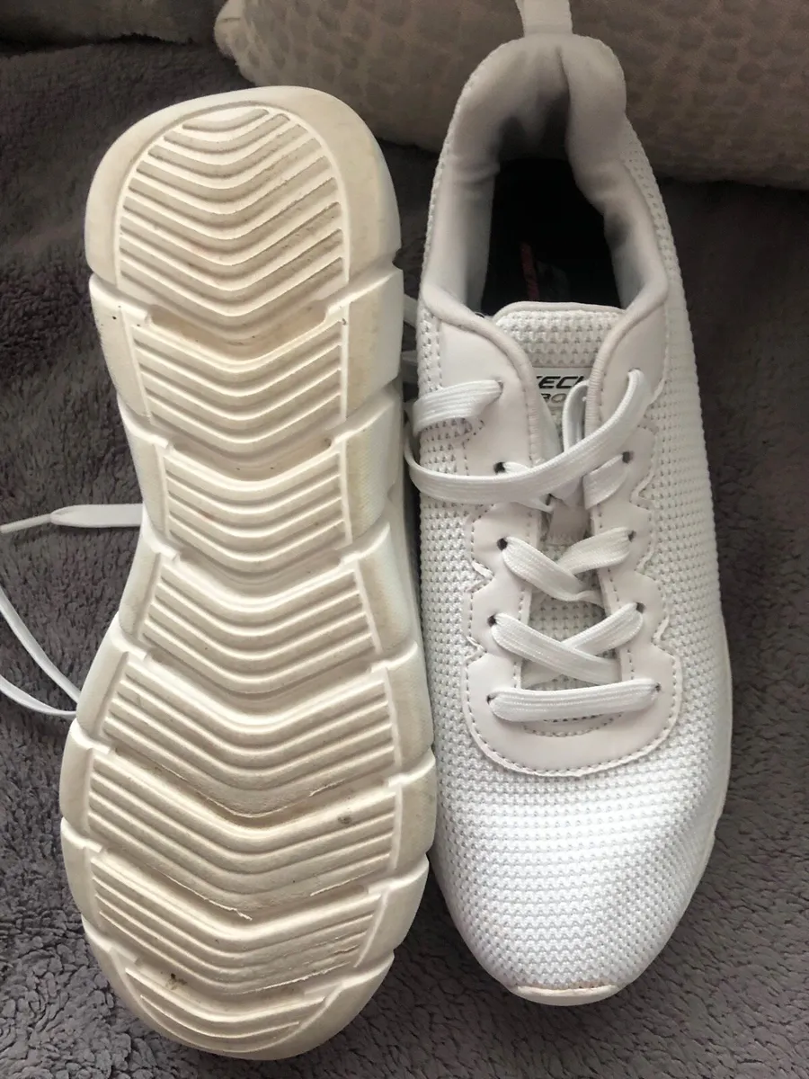 Ladies sketchers trainers size 5 €30 - Image 2