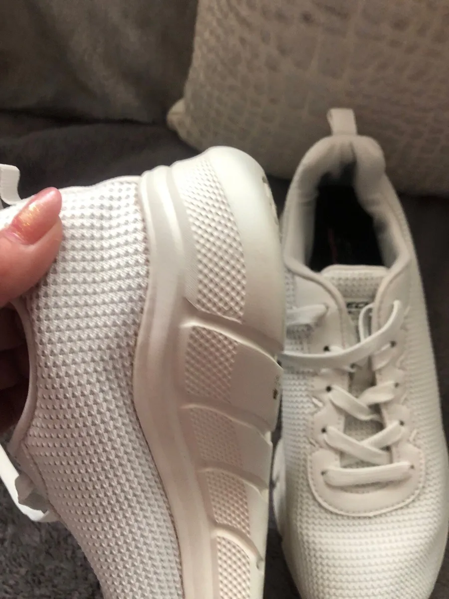 Ladies sketchers trainers size 5 €30 - Image 3