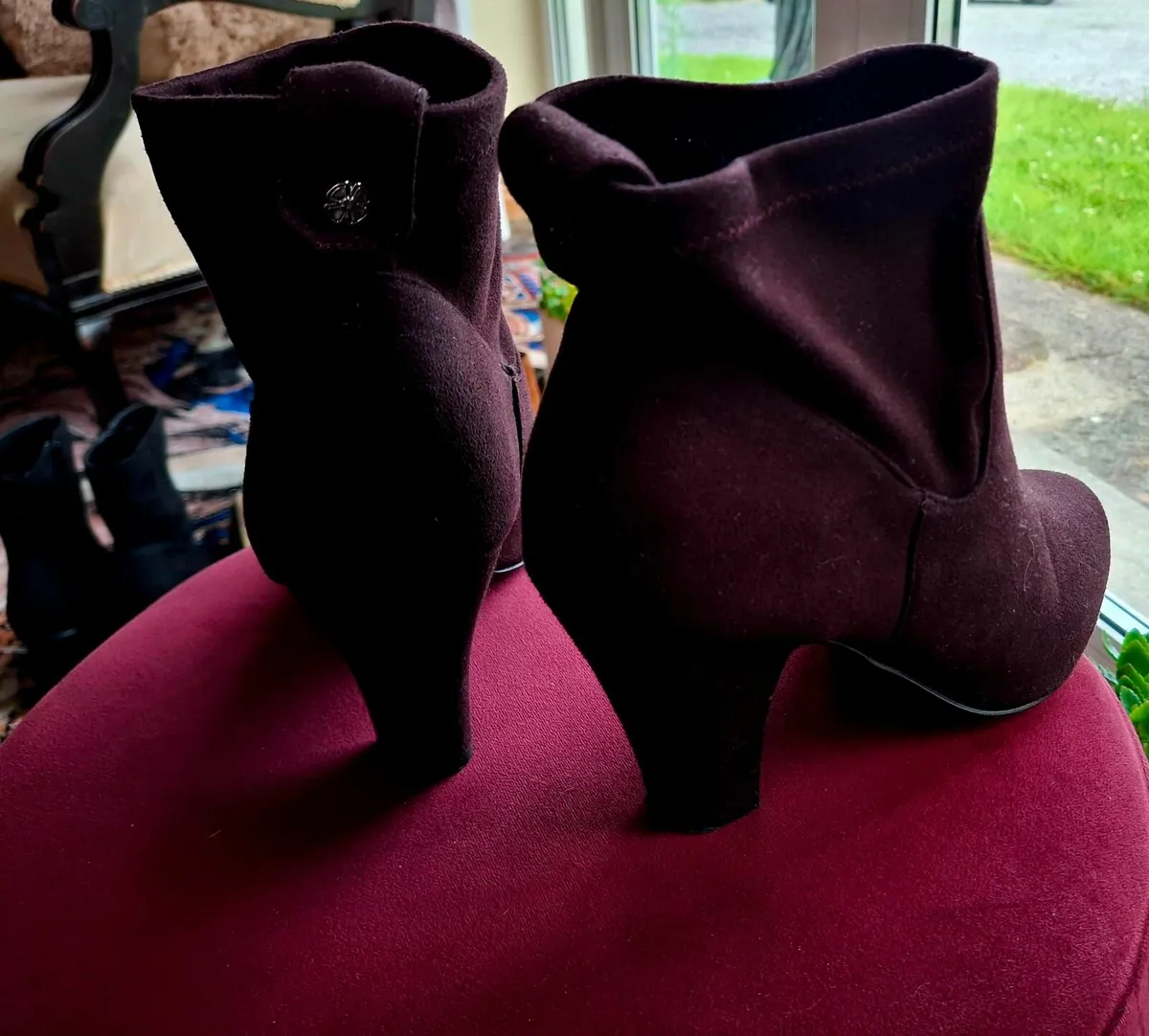 Beautiful suede boots - Image 2