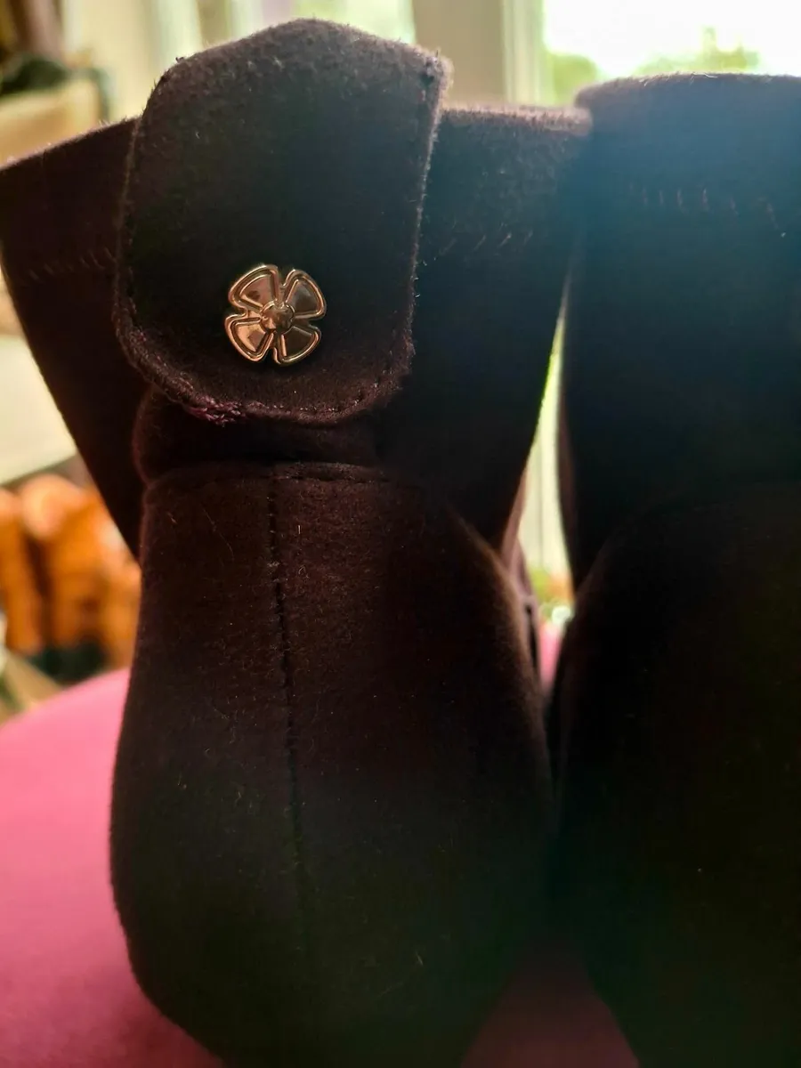 Beautiful suede boots - Image 3