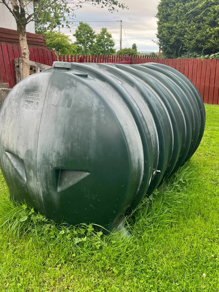 600 Gallon Oil tank (used)