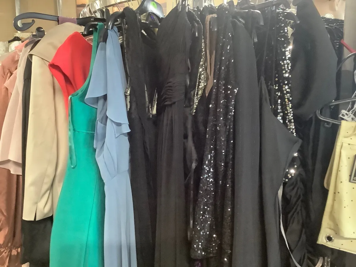 Job lot of good quality ladiesgentandkids clothes - Image 1