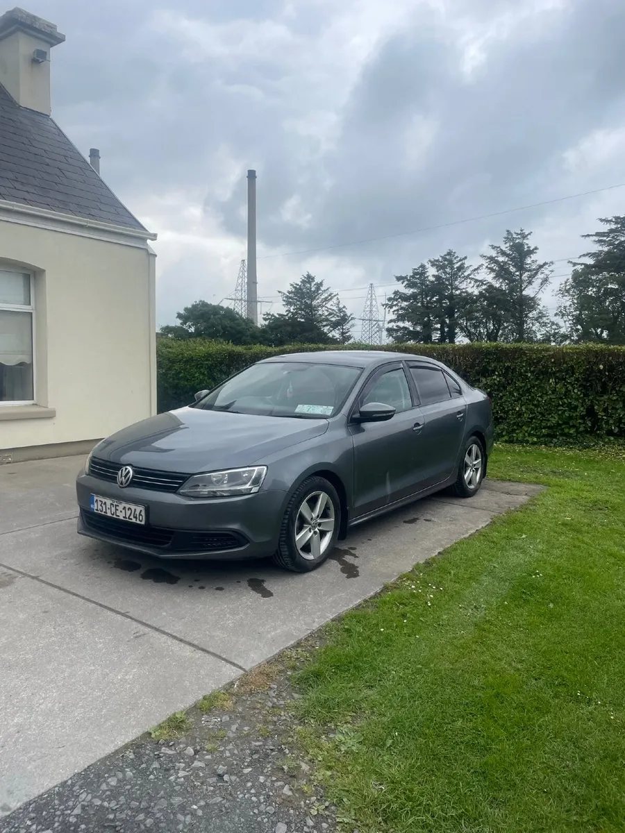 Volkswagen Jetta 2013 - Image 2