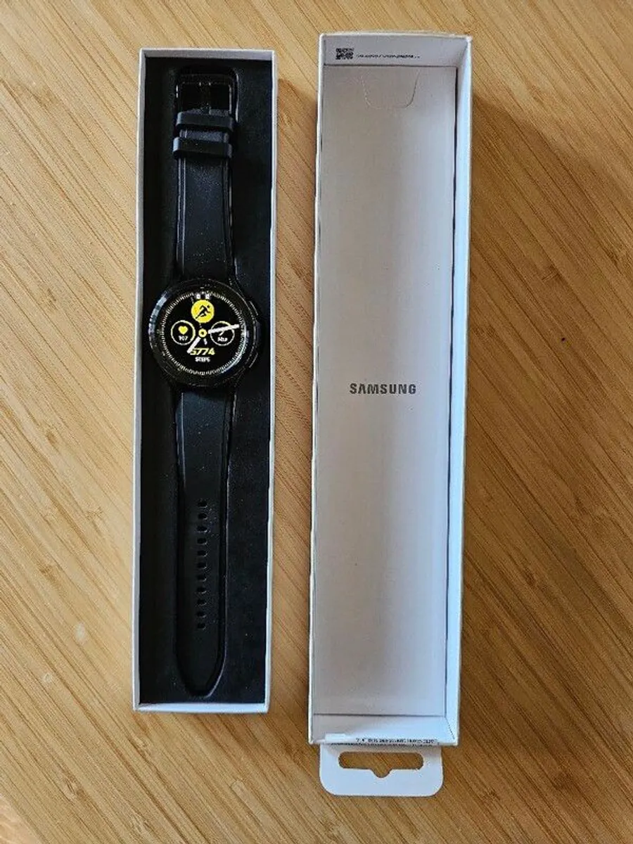 Samsung Galaxy Watch4 Classic - Image 1