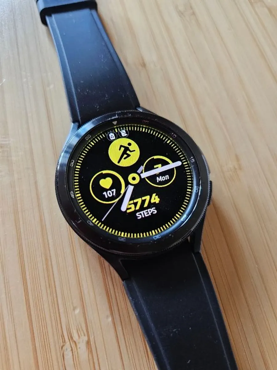 Samsung Galaxy Watch4 Classic - Image 4